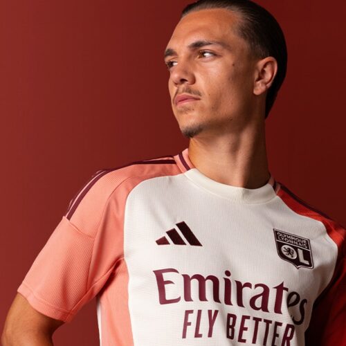 Image de l'article Le maillot third de l'OL rencontre un véritable succès