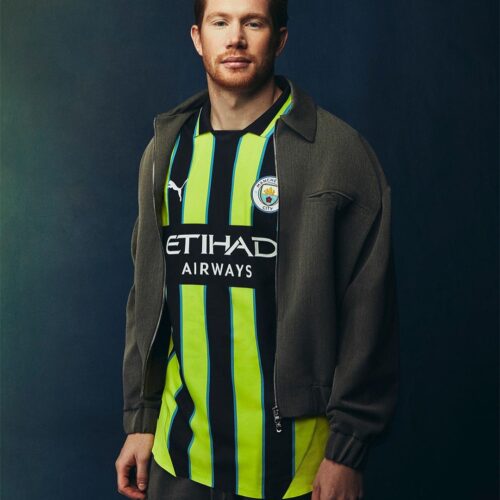 Image de l'article Manchester City dévoile un sublime maillot extérieur vintage