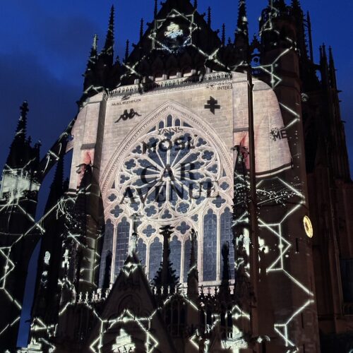 Image de l'article Quand le FC Metz dévoile son nouveau maillot sur la Cathédrale de la ville !