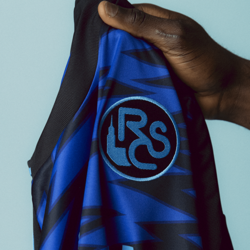 Image de l'article Strasbourg : un maillot third inspiré des années 90 dévoilé par adidas
