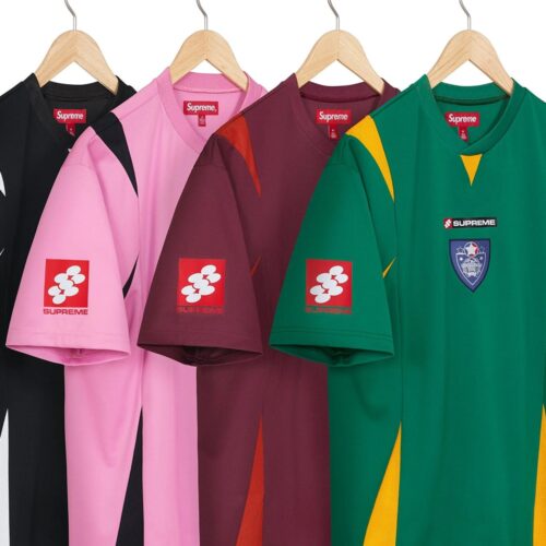 Image de l'article Suprême s'inspire des maillots Lotto de 2006 pour un nouveau drop