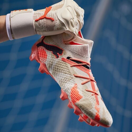 Image de l'article PUMA pense aux gardiens avec un pack chaussures+gants exclusif