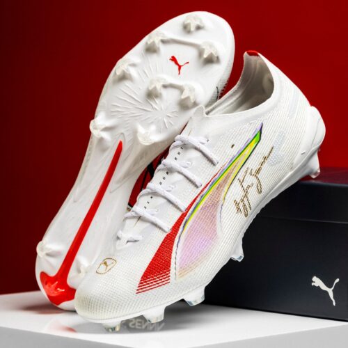 Image de l'article PUMA dévoile une nouvelle Ultra en hommage à Ayrton Senna