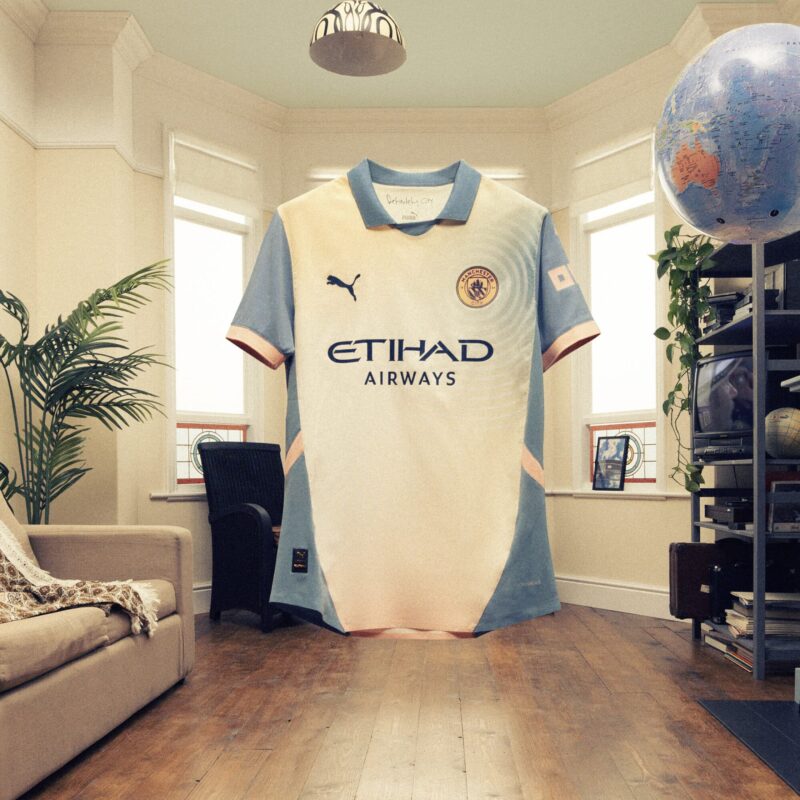 Sortie du troisième maillot de Manchester City 24-25 - Footy Headlines FR