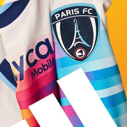 Image de l'article Le Paris FC dévoile un nouveau maillot en édition limitée