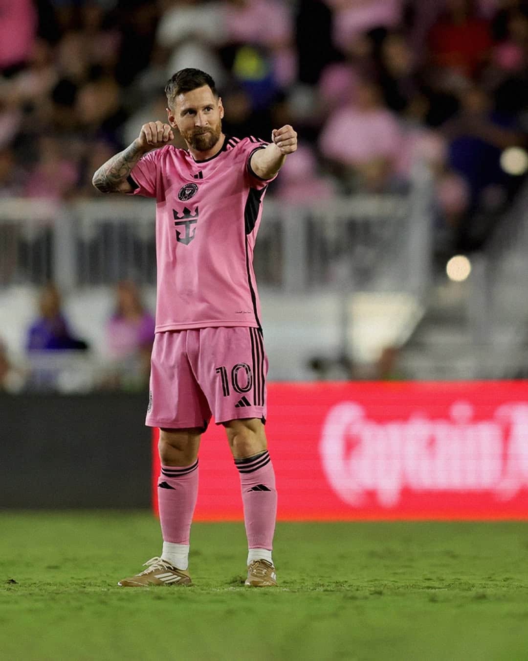 chaussure crampons signature lionel messi bad bunny f50 adidas