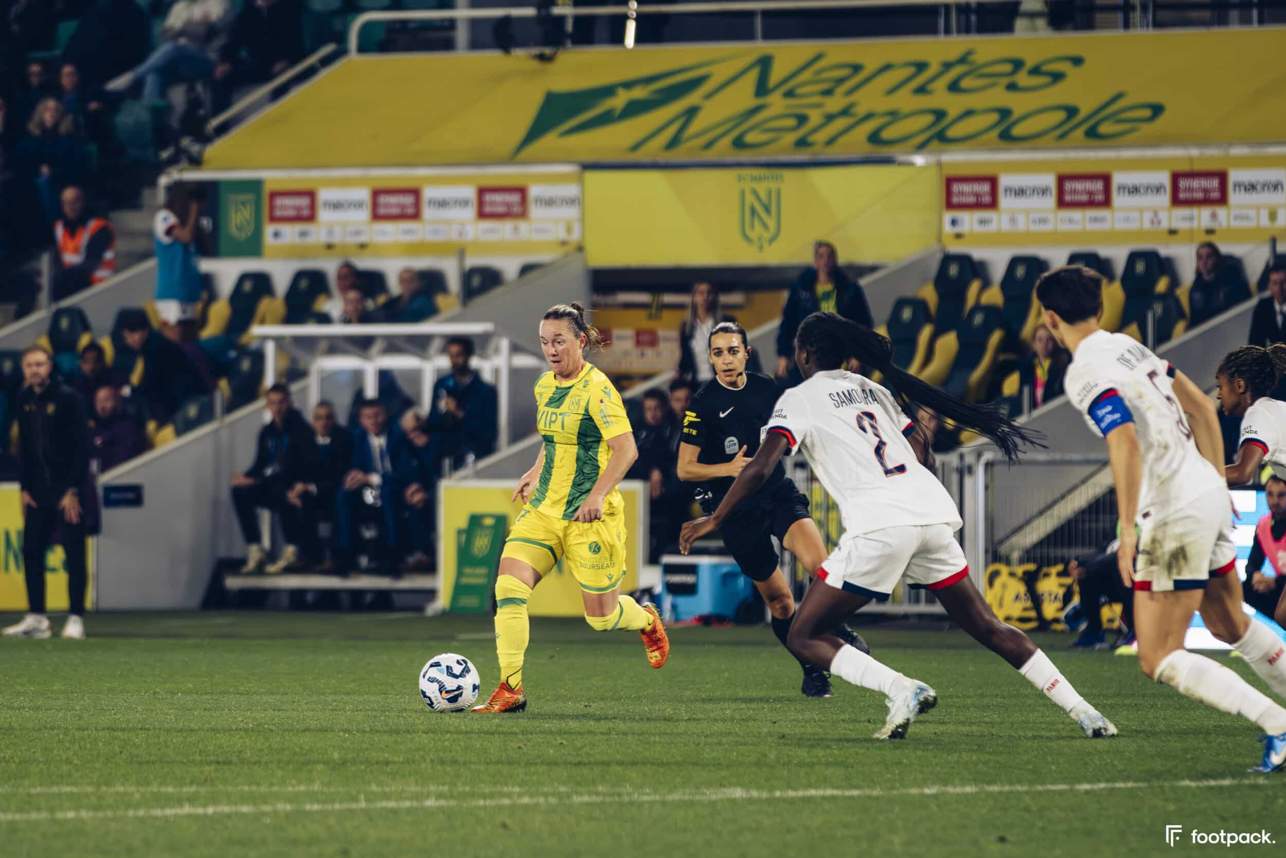 au stade fc nantes psg arkema premiere ligue