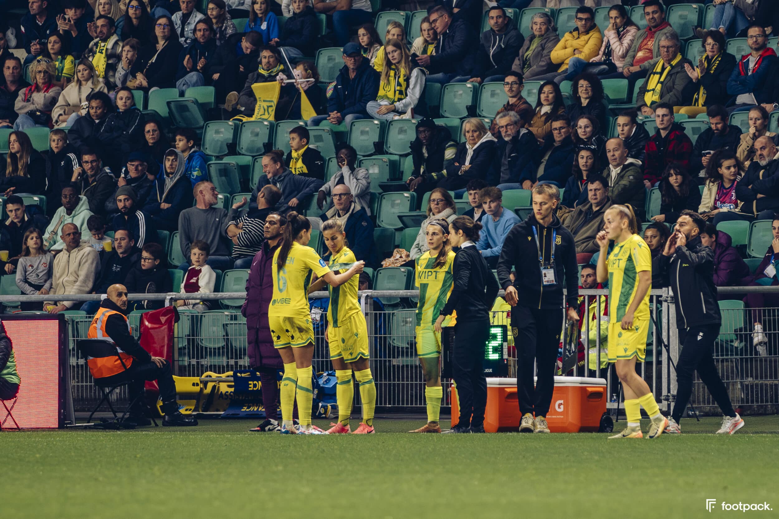 au stade fc nantes psg arkema premiere ligue