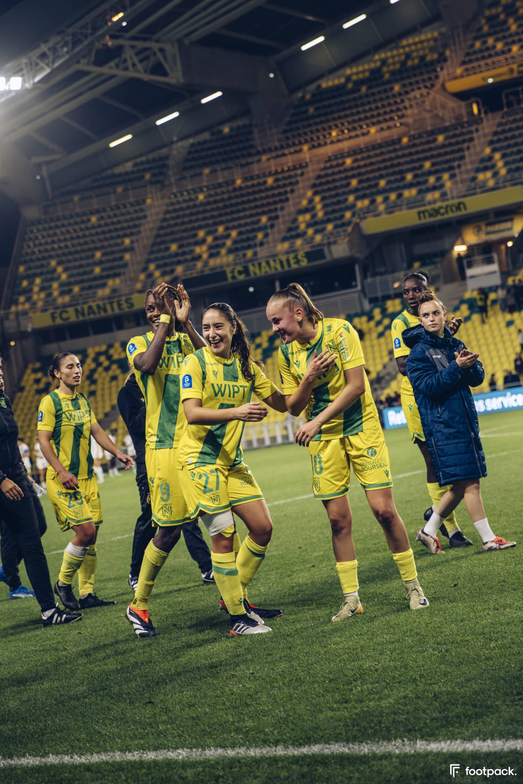 au stade fc nantes psg arkema premiere ligue