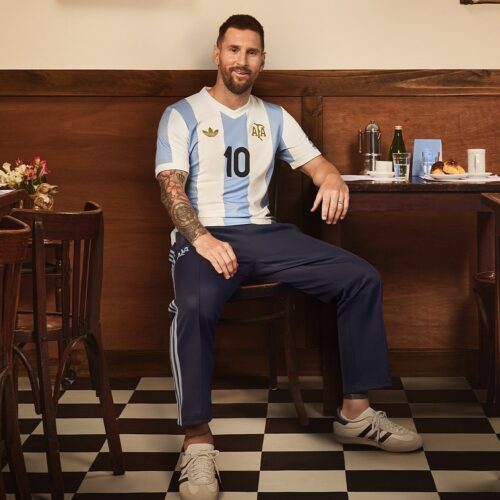 Image de l'article L'Argentine et adidas dévoilent un maillot spécial pour les 50 ans du partenariat