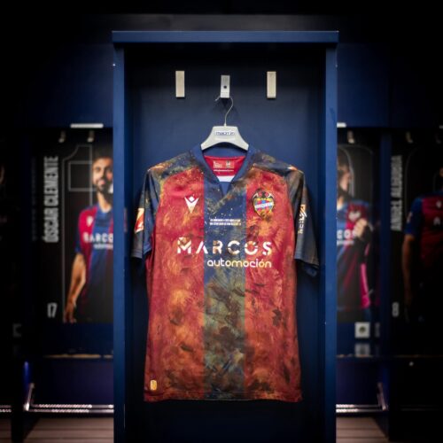 Image de l'article Un maillot tâché de boue pour soutenir les victimes des inondations pour Levante