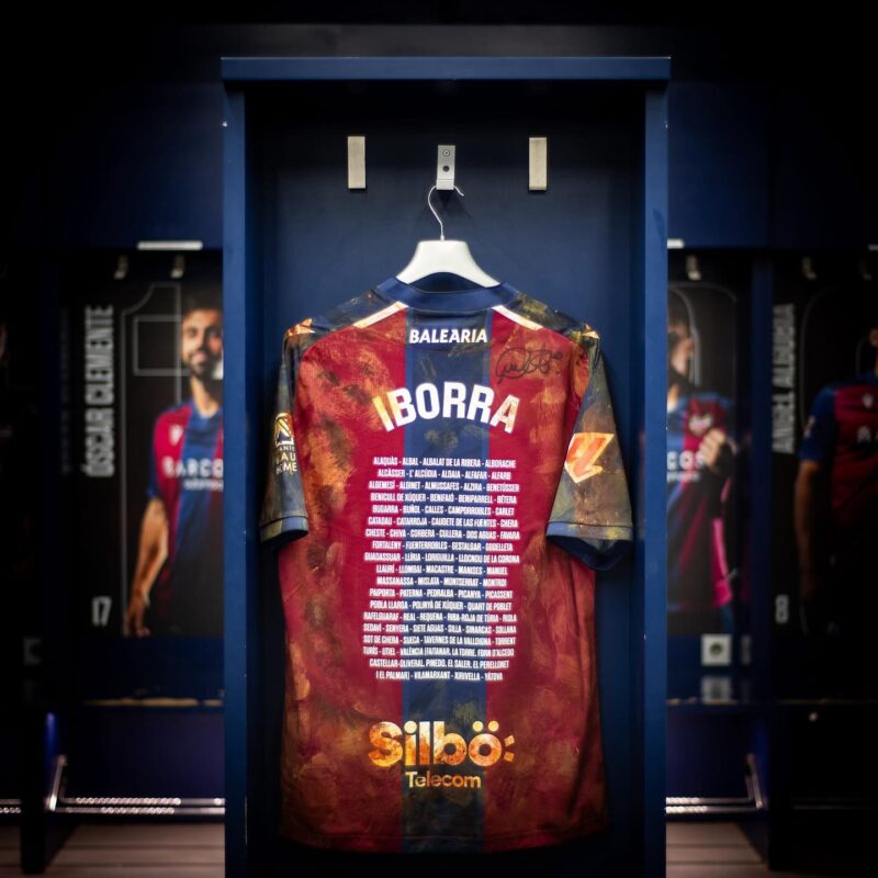 maillots couverts de boue levante 2024 2025 macron innondations espagne