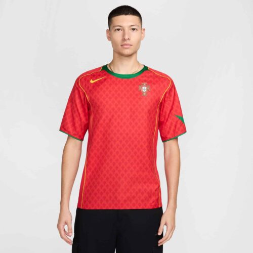 Image de l'article Nike devrait  rééditer le maillot 2004 du Portugal