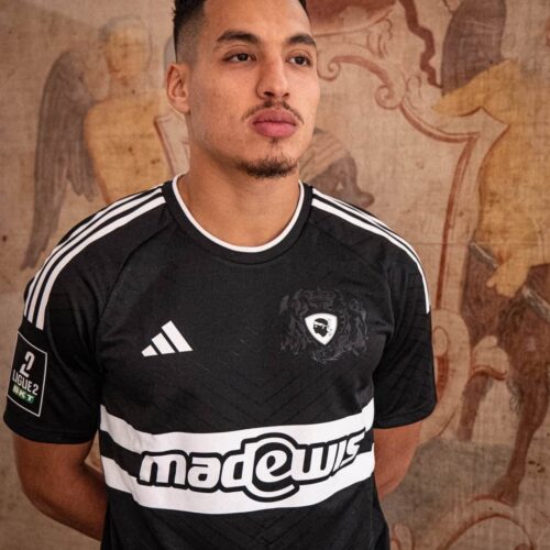 Image de l'article Le SC Bastia dévoile son nouveau maillot third