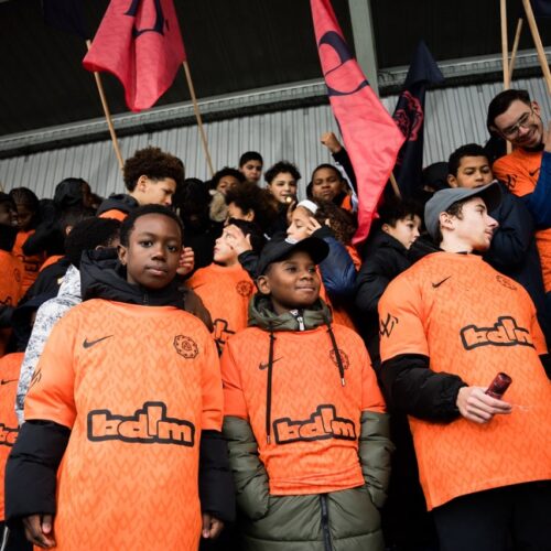 Image de l'article Tiakola imagine un maillot disponible sur FC25 et offert au FC93