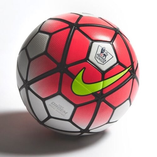 Image de l'article Quand les joueurs de Liverpool s'entrainent avec un ballon Nike de 2015 !