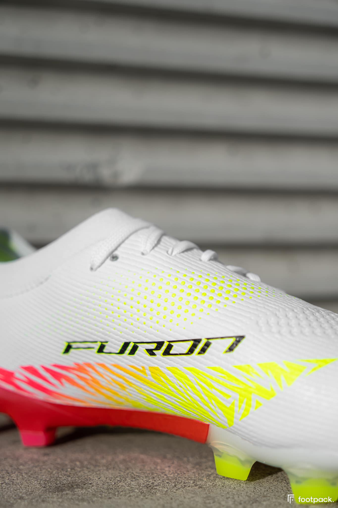 chaussure de foot new balance furon v8