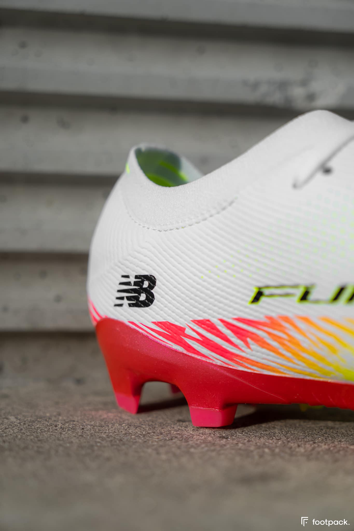 chaussure de foot new balance furon v8