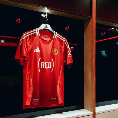 Image de l'article Manchester United change son sponsor pour lutter contre l'injustice sanitaire