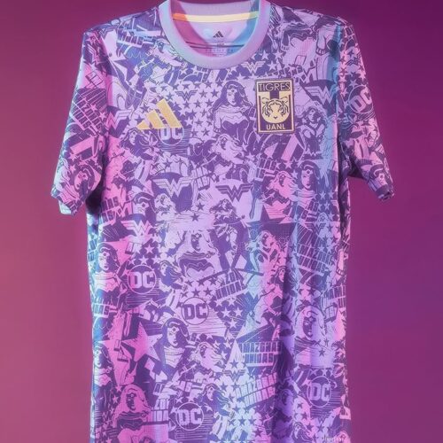 Image de l'article adidas et DC Comics collaborent pour un maillot Wonder Woman des Tigres Femenil