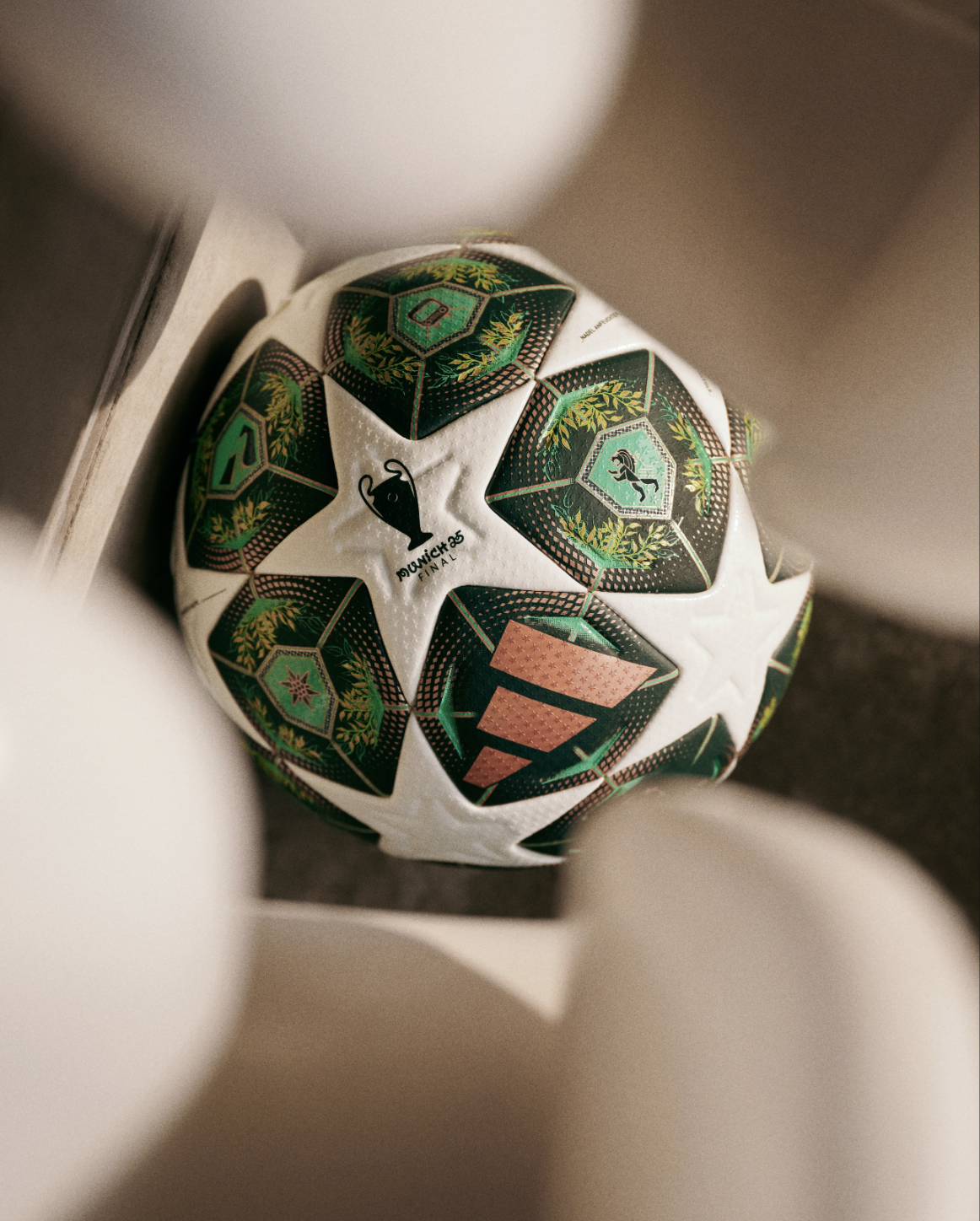 Ballon phase finale ligue des champions 2025
