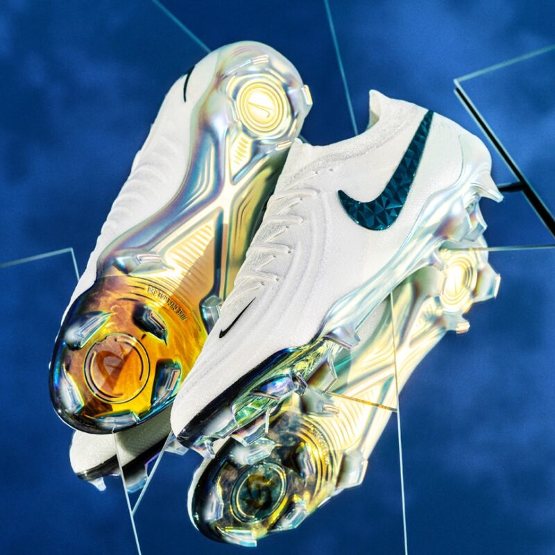 Chaussures de foot crampons nike pack chromatic