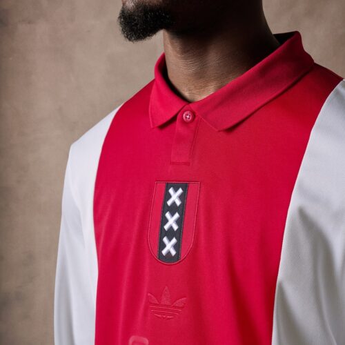 Image de l'article L'Ajax dévoile un (très beau) maillot anniversaire avec adidas