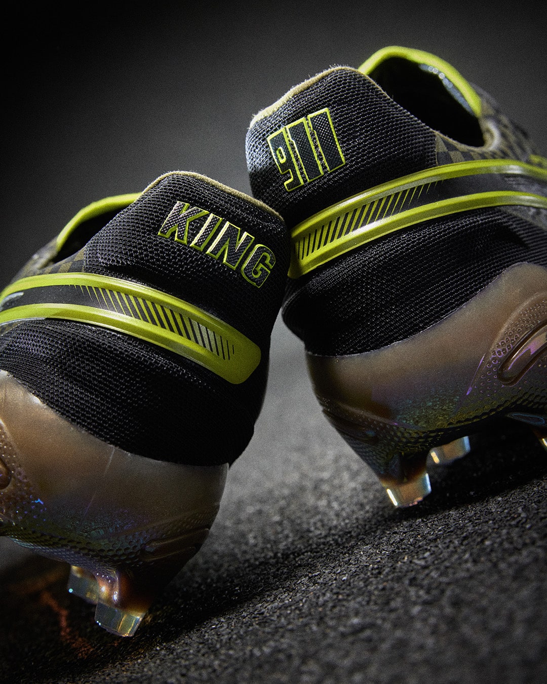 chaussure-puma-king porsche crampons 2024 2025