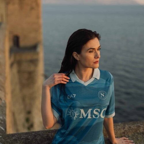 Image de l'article Le SSC Napoli rend hommage à la ville de Naples à travers son nouveau maillot fourth