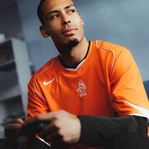 Image de l'article Nike réédite le maillot des Pays-Bas 2004 avec le template Total 90