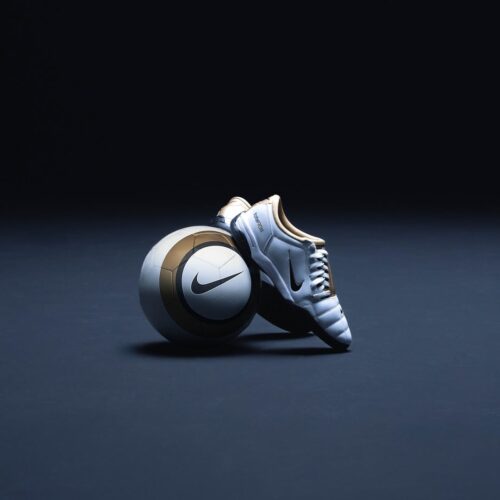 Image de l'article Nike réintroduit le coloris blanc/or de la Total 90 !