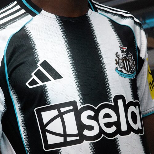 Image de l'article Newcastle United dévoile son maillot domicile 2025-2026 avec adidas