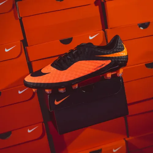 Image de l'article Nike réédite la première Hypervenom de 2013 !