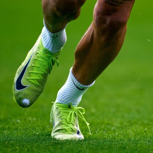 Image de l'article Pourquoi Acerbi fait volontairement un trou à l'avant de sa chaussure ?