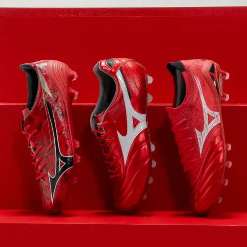 Image de l'article Mizuno célèbre les 40 ans de la Morelia avec un coloris spécial pour ses crampons