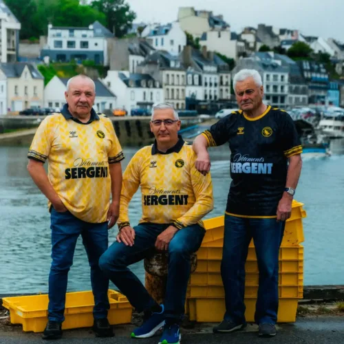 Image de l'article AS Plouhinec, les maillots qui font de lui le nouveau FC Rocquancourt de Bretagne ?