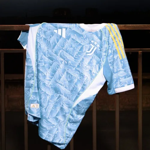 Image de l'article De l'eau sur le maillot extérieur de la Juventus 2025-2026 !