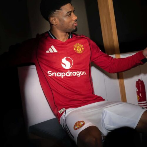 Image de l'article Retour aux basiques pour le maillot 25-26 de Manchester United