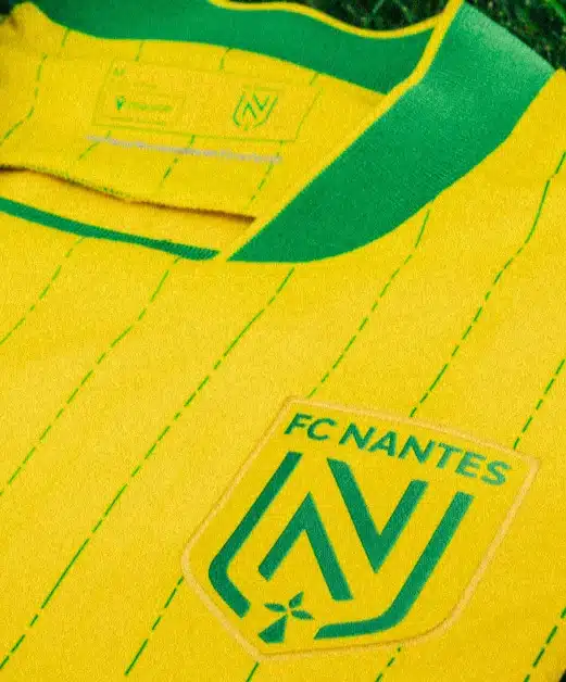 maillot nantes 2025 2026 domicile macron