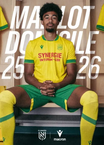 Image de l'article Le FC Nantes dévoile un maillot 2025-2026 qui s'inspire des années 80
