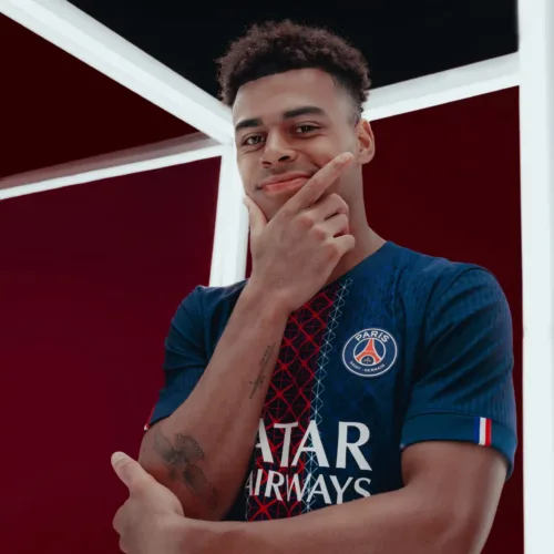 PHOTOS : le maillot collector et étoilé du PSG ! - Football - MAXIFOOT