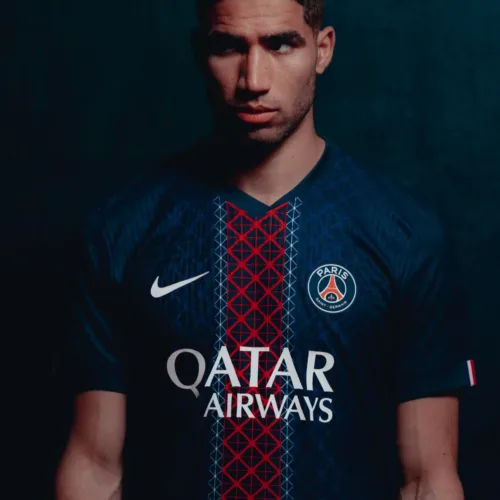 Image de l'article La Tour Eiffel inspire le nouveau maillot du PSG 2025-2026