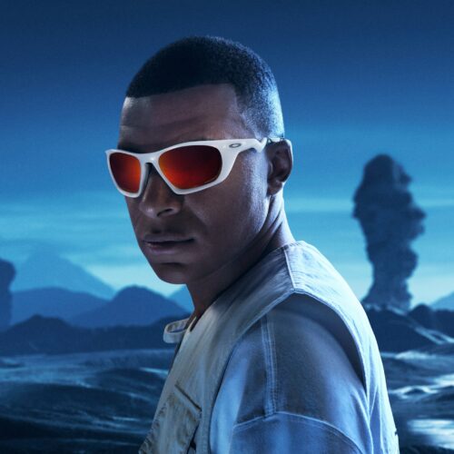 Image de l'article Pourquoi les joueurs de foot célèbrent-ils avec des lunettes de vitesse ?