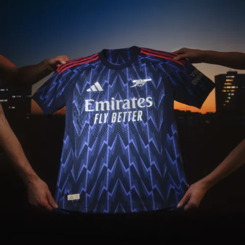 Image de l'article Des éclairs sur le maillot extérieur 2025-2026 d'Arsenal créé par adidas