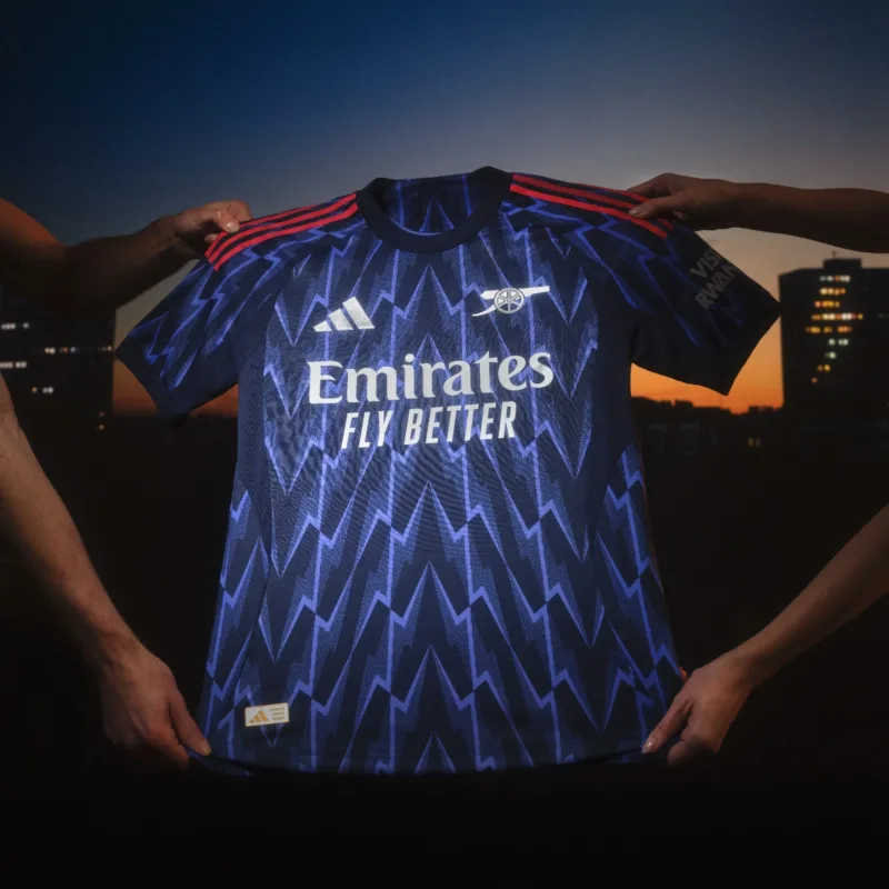Maillot 24-25 : Arsenal rend hommage à ses liens avec l'Afrique
