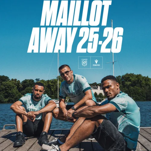 Image de l'article Le FC Nantes présente un maillot extérieur avec la carte de la ville !