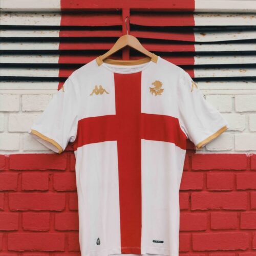 Image de l'article Kappa ressuscite la croix de Saint-Georges sur le maillot extérieur du Genoa