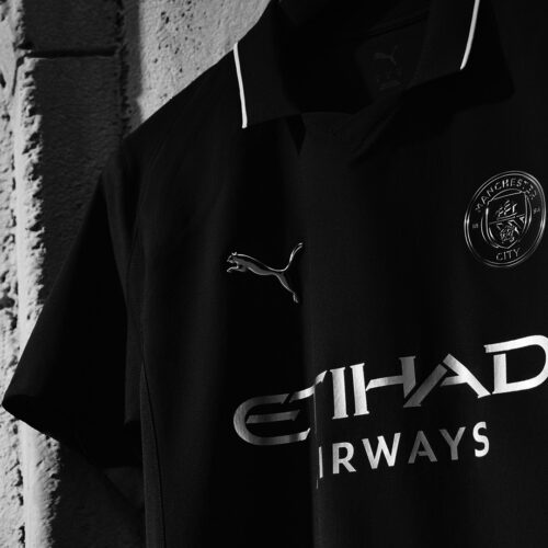 Image de l'article Quand le nouveau maillot extérieur de Manchester City s'inspire d'une tenue de 1884 !