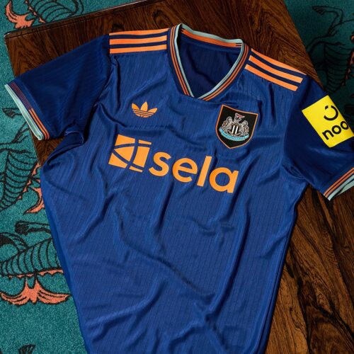 Image de l'article Newcastle et adidas dévoilent un maillot inspiré des années 90