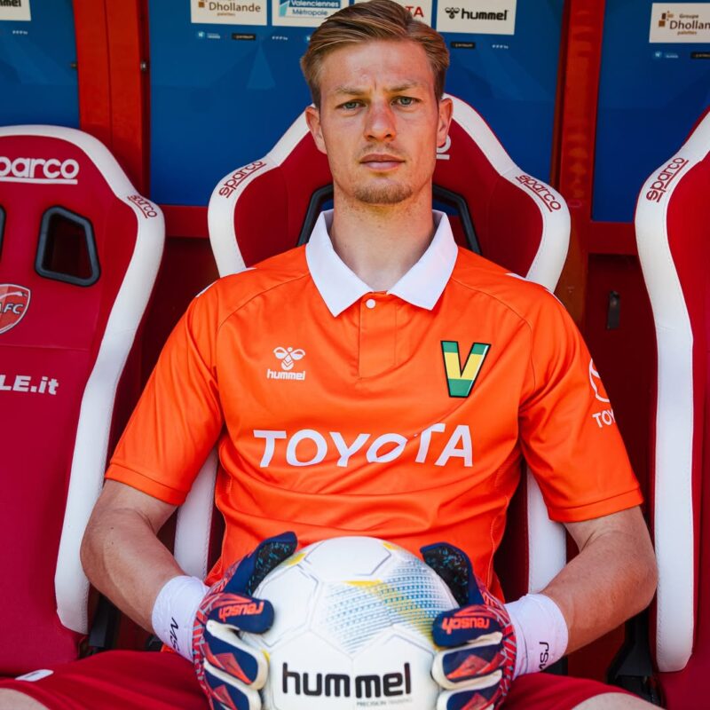 maillot valenciennes olive et tom 2025 2026 hummel gardien